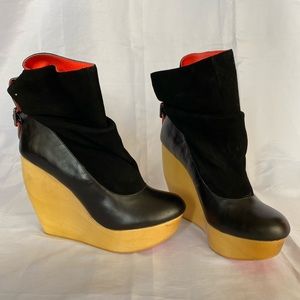 Matiko Kona Wedge Bootie - Black